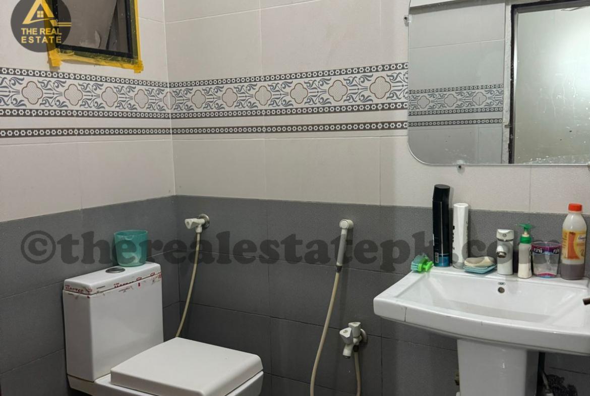 Ground plus one house in Scheme 33 washroom