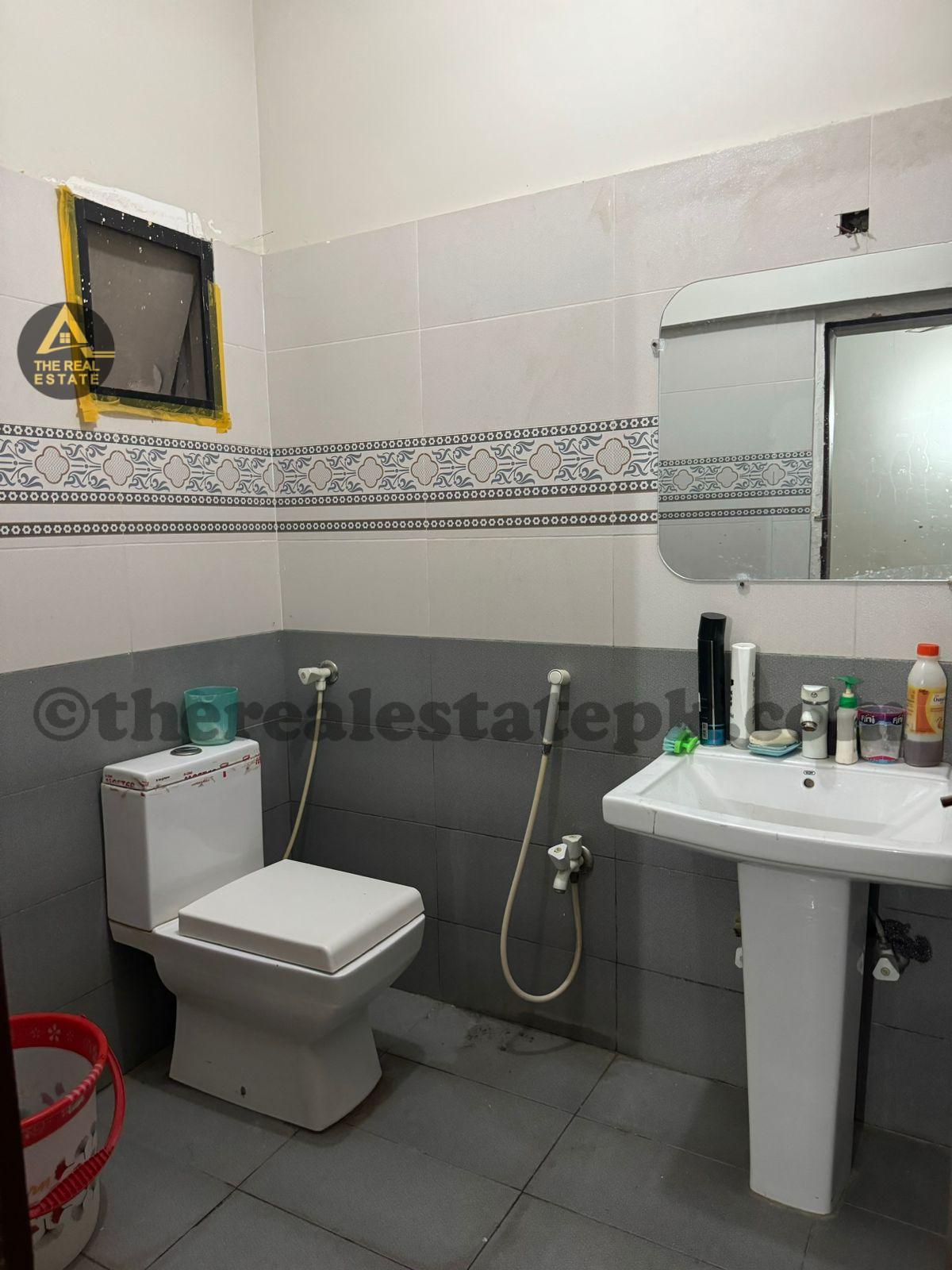 Ground plus one house in Scheme 33 washroom