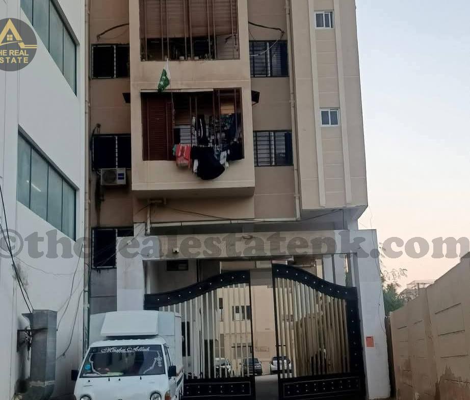 apartment on university road karachi